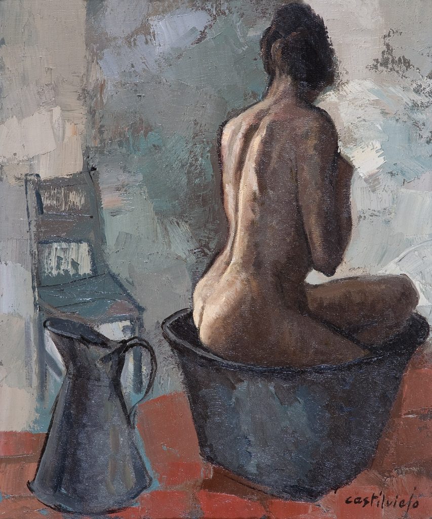 mujer desnuda bañándose barreño