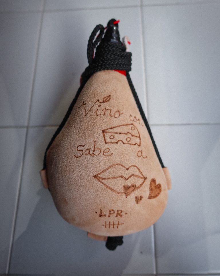 Bota "Vino y queso sabe a beso"