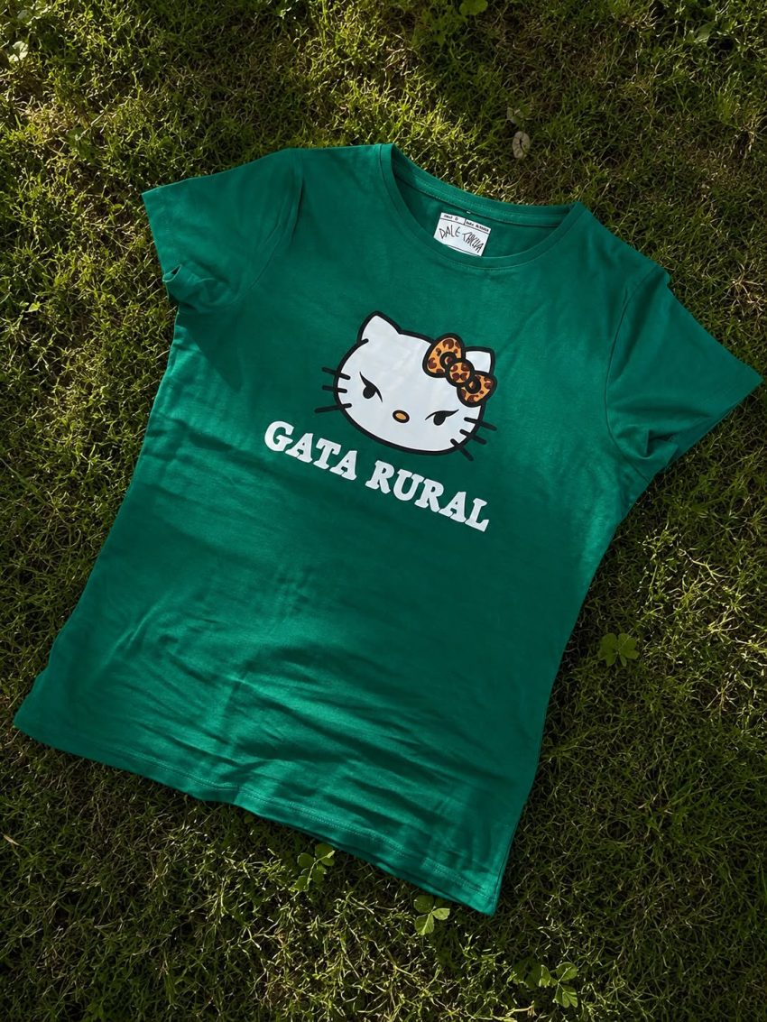 Camiseta "Gata rural" de @dale_chicha